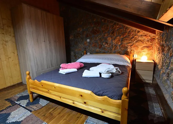 بيت للعطل γήλοφος