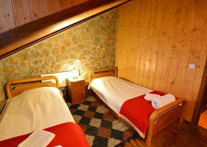 بيت للعطل γήλοφος *